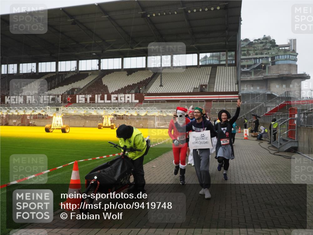 07.12.2025 - St. Pauli X-Mass-Run No. 15 Fabian Wolf http://msf.ph/oto/9419748 07.12.2025 11:34:17 Ziel 820, 825, 864, 869, 871, 1001, 1710, 1908, 2277, 2280, 2635, 3387, 3448 meine-sportfotos.de