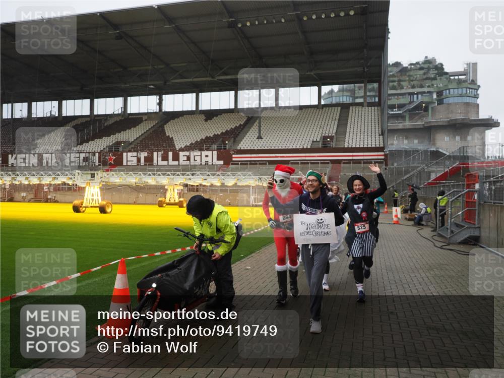 07.12.2025 - St. Pauli X-Mass-Run No. 15 Fabian Wolf http://msf.ph/oto/9419749 07.12.2025 11:34:17 Ziel 820, 825, 864, 869, 871, 1001, 1710, 1908, 2277, 2280, 2635, 3387, 3448 meine-sportfotos.de