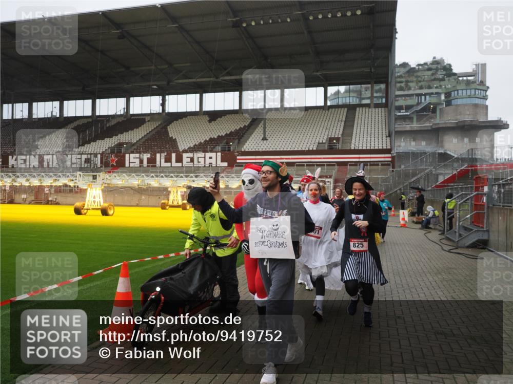 07.12.2025 - St. Pauli X-Mass-Run No. 15 Fabian Wolf http://msf.ph/oto/9419752 07.12.2025 11:34:18 Ziel 820, 825, 864, 869, 871, 1001, 1710, 1908, 2277, 2280, 2635, 3387, 3448 meine-sportfotos.de