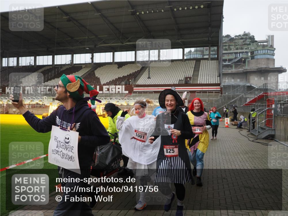 07.12.2025 - St. Pauli X-Mass-Run No. 15 Fabian Wolf http://msf.ph/oto/9419756 07.12.2025 11:34:19 Ziel 820, 825, 864, 869, 871, 1001, 1710, 1908, 2277, 2280, 2635, 2809, 3387, 3448 meine-sportfotos.de