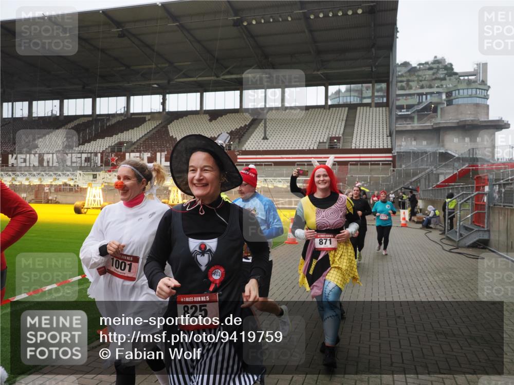 07.12.2025 - St. Pauli X-Mass-Run No. 15 Fabian Wolf http://msf.ph/oto/9419759 07.12.2025 11:34:19 Ziel 820, 825, 864, 869, 871, 1001, 1710, 1908, 2277, 2280, 2635, 2809, 3387, 3448 meine-sportfotos.de