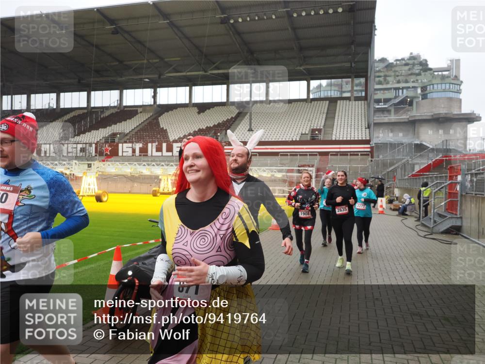07.12.2025 - St. Pauli X-Mass-Run No. 15 Fabian Wolf http://msf.ph/oto/9419764 07.12.2025 11:34:20 Ziel 820, 825, 864, 869, 871, 1001, 1710, 1908, 2277, 2280, 2635, 2809, 3387, 3448 meine-sportfotos.de