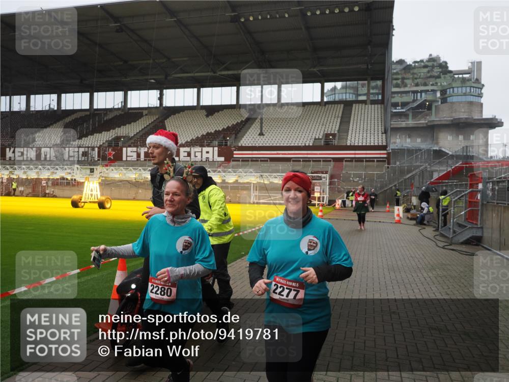 07.12.2025 - St. Pauli X-Mass-Run No. 15 Fabian Wolf http://msf.ph/oto/9419781 07.12.2025 11:34:24 Ziel 820, 825, 864, 869, 871, 1001, 1710, 1908, 2277, 2280, 2635, 2809, 3387 meine-sportfotos.de