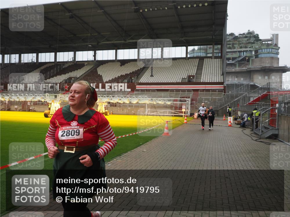 07.12.2025 - St. Pauli X-Mass-Run No. 15 Fabian Wolf http://msf.ph/oto/9419795 07.12.2025 11:34:30 Ziel 704, 782, 1908, 2277, 2280, 2635, 2809, 3387 meine-sportfotos.de