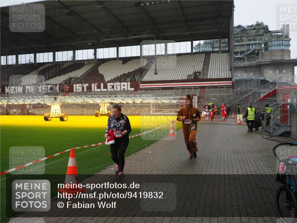 07.12.2025 - St. Pauli X-Mass-Run No. 15 Fabian Wolf http://msf.ph/oto/9419832 07.12.2025 11:35:07 Ziel 316, 2150, 2413, 2481, 3005, 3148, 3149 meine-sportfotos.de