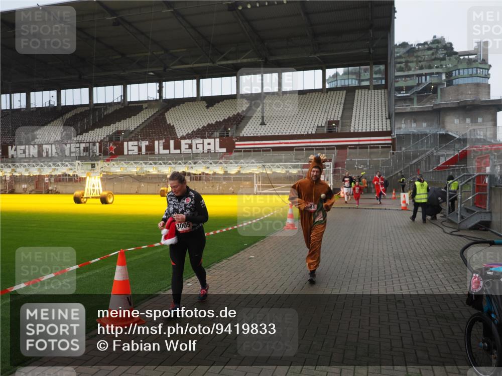07.12.2025 - St. Pauli X-Mass-Run No. 15 Fabian Wolf http://msf.ph/oto/9419833 07.12.2025 11:35:07 Ziel 316, 2150, 2413, 2481, 3005, 3148, 3149 meine-sportfotos.de