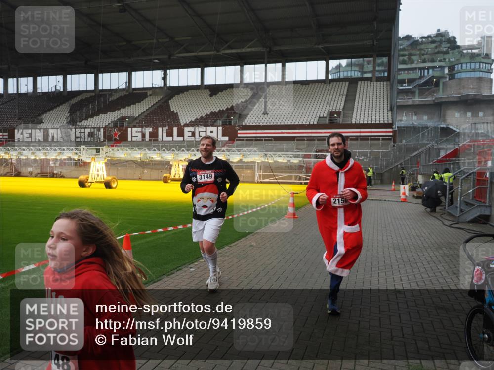 07.12.2025 - St. Pauli X-Mass-Run No. 15 Fabian Wolf http://msf.ph/oto/9419859 07.12.2025 11:35:13 Ziel 240, 2150, 2481, 3005, 3148, 3149 meine-sportfotos.de