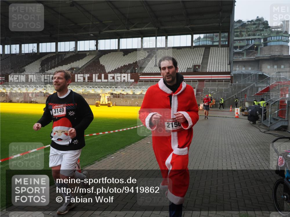 07.12.2025 - St. Pauli X-Mass-Run No. 15 Fabian Wolf http://msf.ph/oto/9419862 07.12.2025 11:35:14 Ziel 240, 2150, 2481, 3005, 3148, 3149 meine-sportfotos.de