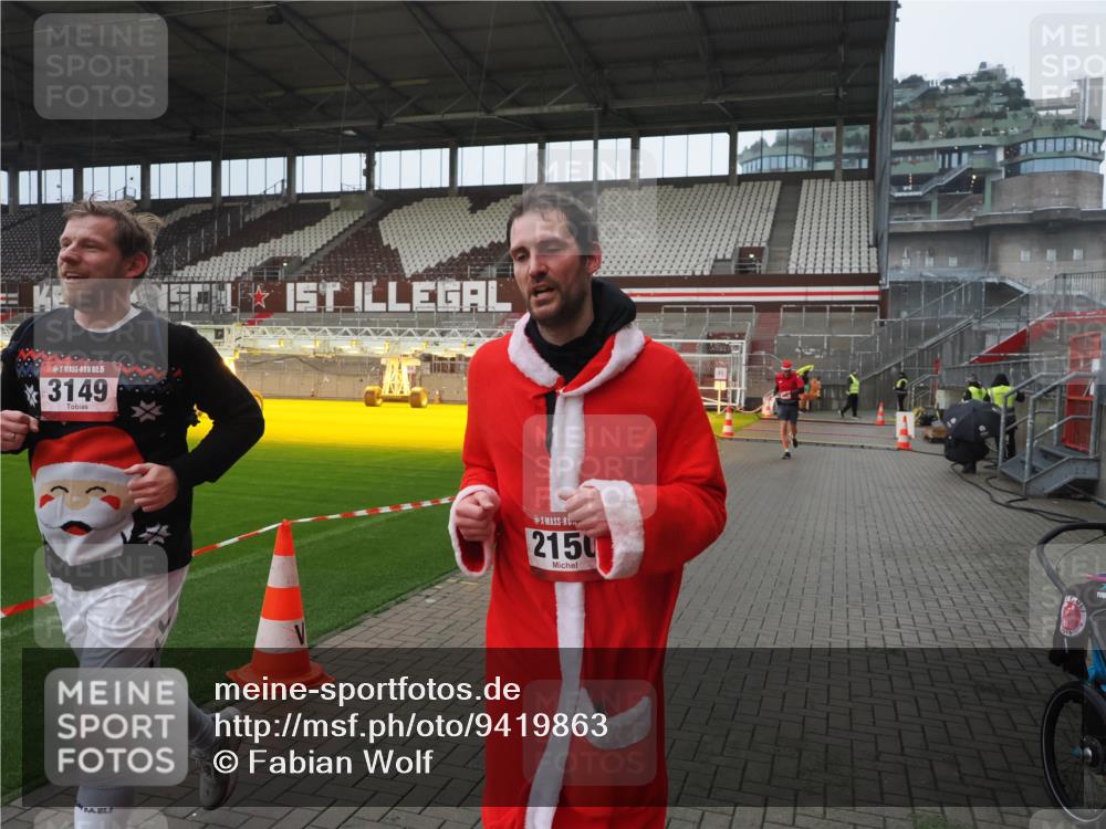 07.12.2025 - St. Pauli X-Mass-Run No. 15 Fabian Wolf http://msf.ph/oto/9419863 07.12.2025 11:35:14 Ziel 240, 2150, 2481, 3005, 3148, 3149 meine-sportfotos.de