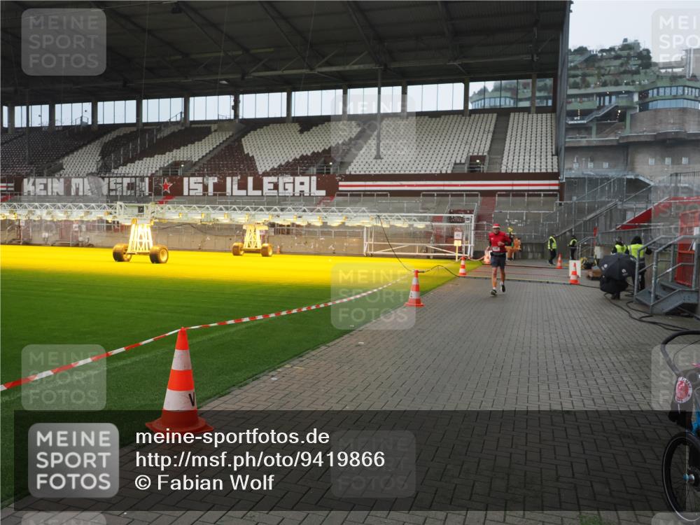 07.12.2025 - St. Pauli X-Mass-Run No. 15 Fabian Wolf http://msf.ph/oto/9419866 07.12.2025 11:35:14 Ziel 240, 2150, 2481, 3005, 3148, 3149 meine-sportfotos.de