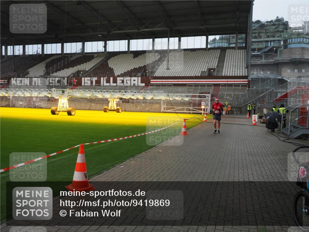 07.12.2025 - St. Pauli X-Mass-Run No. 15 Fabian Wolf http://msf.ph/oto/9419869 07.12.2025 11:35:15 Ziel 240, 2150, 2481, 3005, 3148, 3149 meine-sportfotos.de