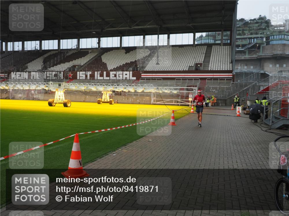 07.12.2025 - St. Pauli X-Mass-Run No. 15 Fabian Wolf http://msf.ph/oto/9419871 07.12.2025 11:35:15 Ziel 240, 2150, 2481, 3005, 3148, 3149 meine-sportfotos.de