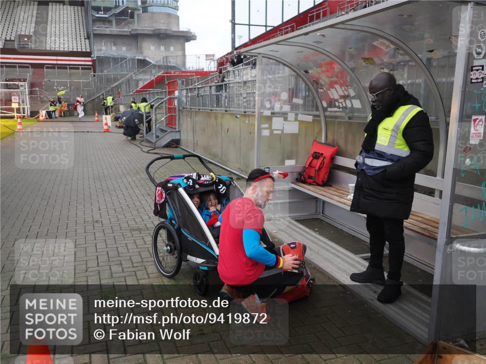 07.12.2025 - St. Pauli X-Mass-Run No. 15 Fabian Wolf http://msf.ph/oto/9419872 07.12.2025 11:35:17 Ziel 240, 2150, 2481, 3148, 3149 meine-sportfotos.de