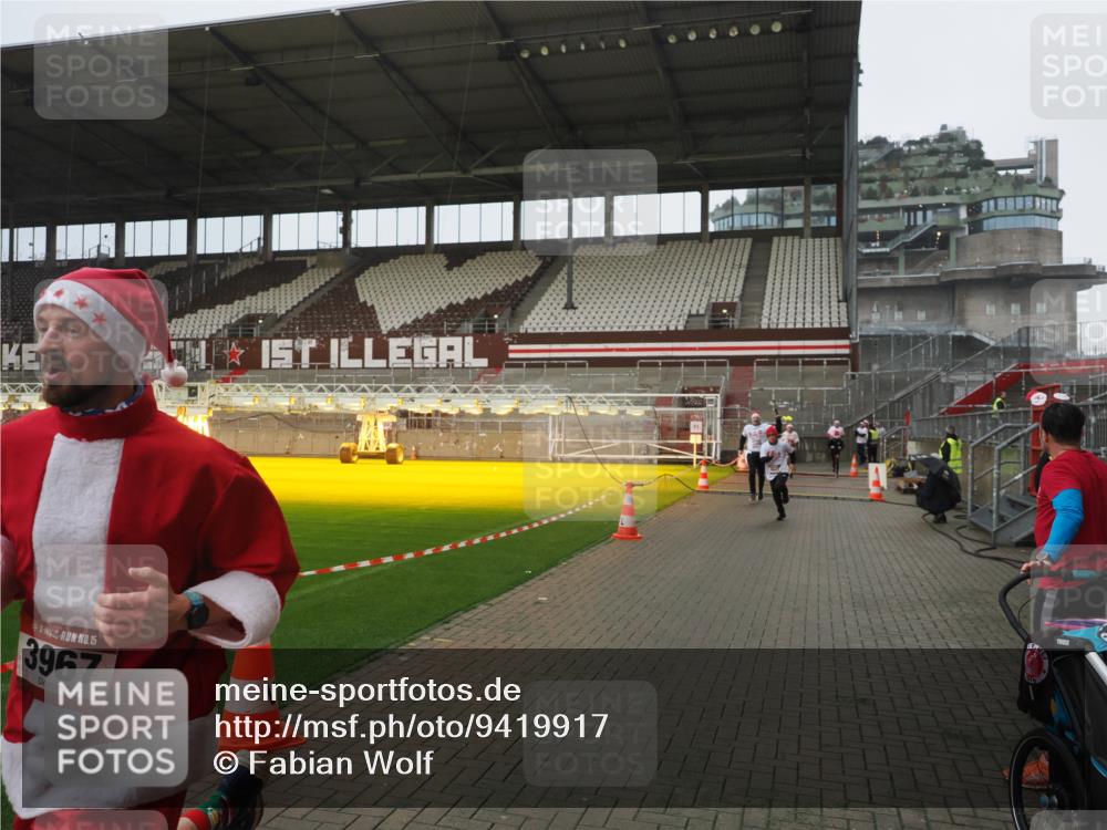 07.12.2025 - St. Pauli X-Mass-Run No. 15 Fabian Wolf http://msf.ph/oto/9419917 07.12.2025 11:35:35 Ziel 527, 535, 2660, 3967, 4408, 4843 meine-sportfotos.de