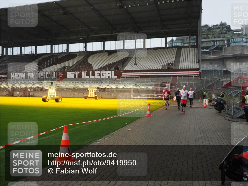 07.12.2025 - St. Pauli X-Mass-Run No. 15 Fabian Wolf http://msf.ph/oto/9419950 07.12.2025 11:35:44 Ziel 1960, 1962, 2660, 2902, 2962, 3967, 4816, 4823, 4843 meine-sportfotos.de