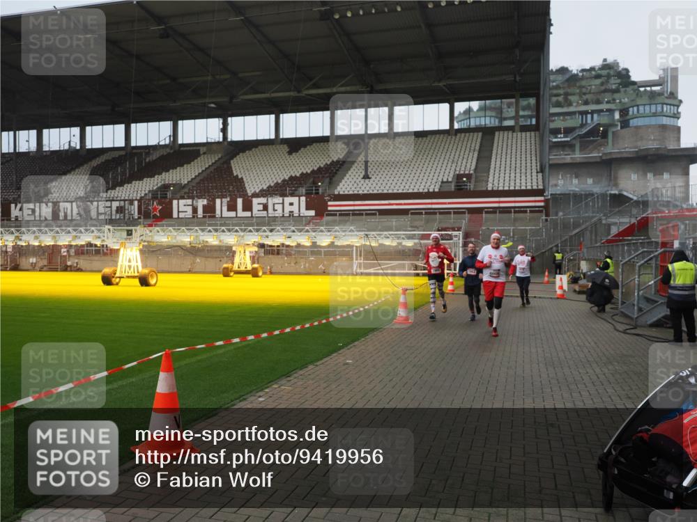 07.12.2025 - St. Pauli X-Mass-Run No. 15 Fabian Wolf http://msf.ph/oto/9419956 07.12.2025 11:35:46 Ziel 1960, 1962, 2902, 2962, 3967, 4816, 4823, 4843 meine-sportfotos.de
