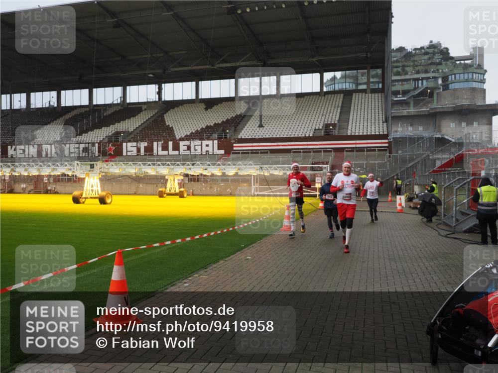 07.12.2025 - St. Pauli X-Mass-Run No. 15 Fabian Wolf http://msf.ph/oto/9419958 07.12.2025 11:35:46 Ziel 1960, 1962, 2902, 2962, 3967, 4816, 4823, 4843 meine-sportfotos.de