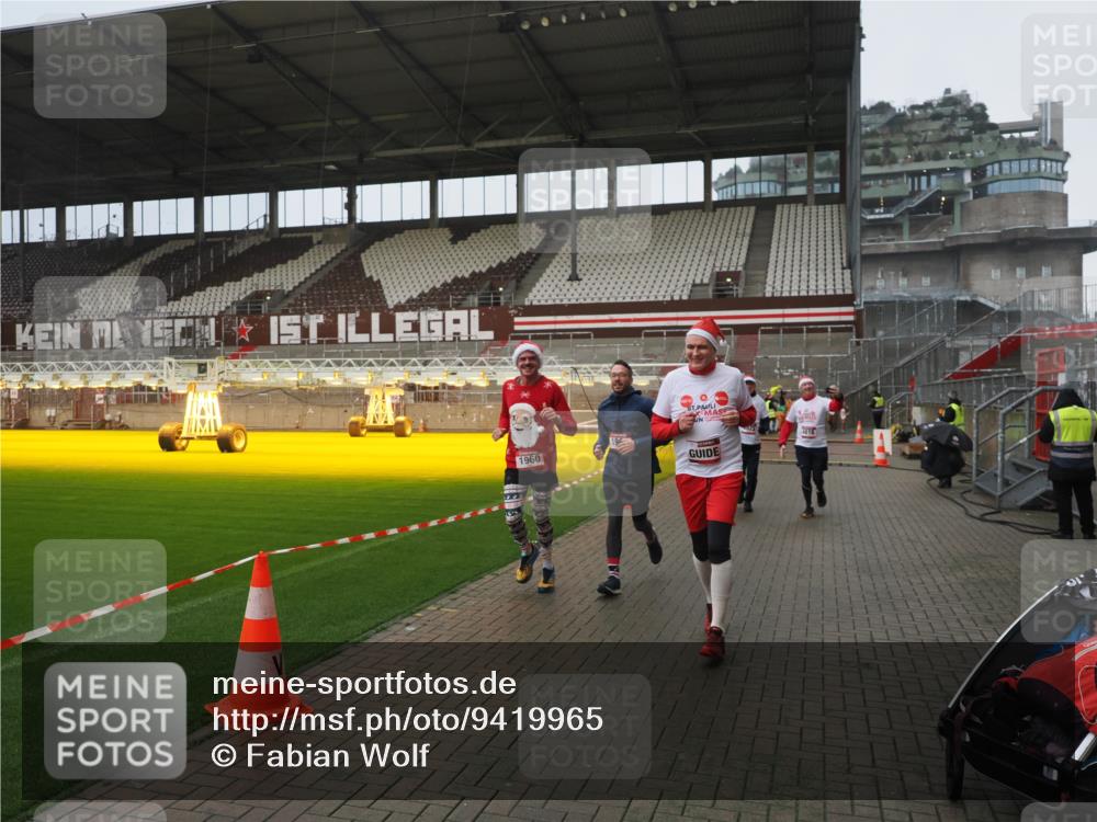 07.12.2025 - St. Pauli X-Mass-Run No. 15 Fabian Wolf http://msf.ph/oto/9419965 07.12.2025 11:35:48 Ziel 1960, 1962, 2902, 2962, 3967, 4816, 4823, 4843 meine-sportfotos.de