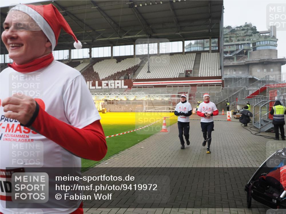 07.12.2025 - St. Pauli X-Mass-Run No. 15 Fabian Wolf http://msf.ph/oto/9419972 07.12.2025 11:35:49 Ziel 1960, 1962, 2902, 2962, 3967, 4816, 4823, 4843 meine-sportfotos.de