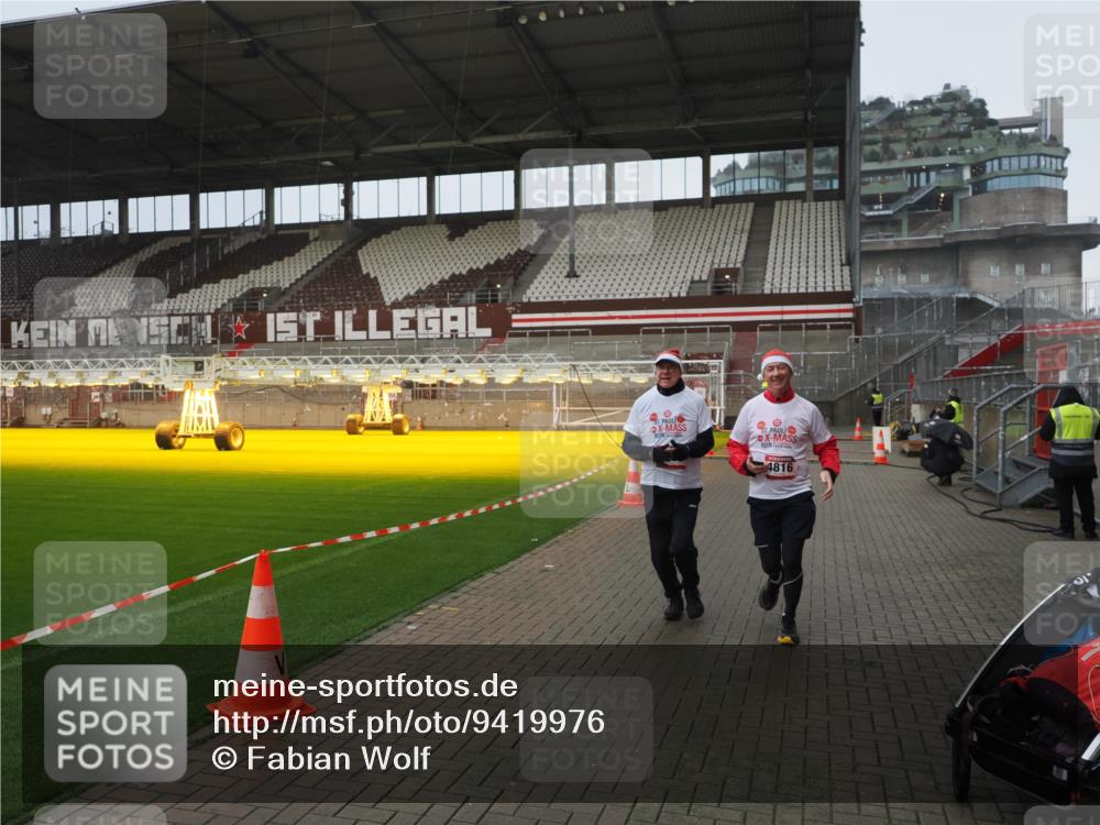 07.12.2025 - St. Pauli X-Mass-Run No. 15 Fabian Wolf http://msf.ph/oto/9419976 07.12.2025 11:35:50 Ziel 1960, 1962, 2902, 2962, 3967, 4816, 4823, 4843 meine-sportfotos.de