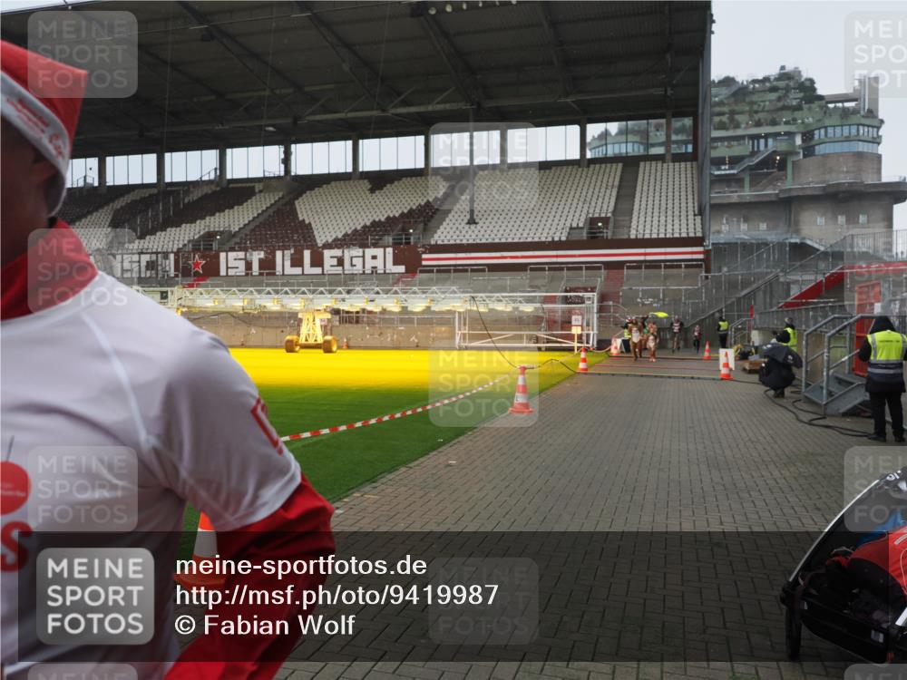 07.12.2025 - St. Pauli X-Mass-Run No. 15 Fabian Wolf http://msf.ph/oto/9419987 07.12.2025 11:35:52 Ziel 1960, 1962, 2902, 2962, 4816, 4823, 4843 meine-sportfotos.de