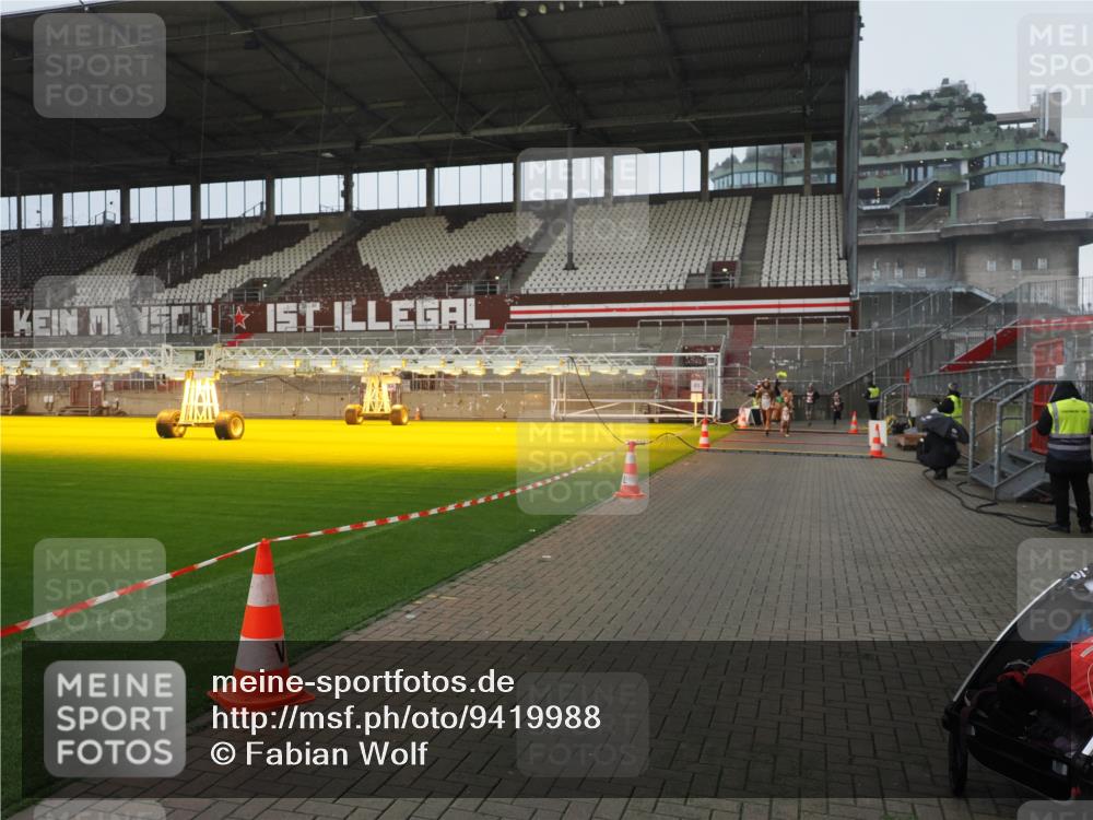 07.12.2025 - St. Pauli X-Mass-Run No. 15 Fabian Wolf http://msf.ph/oto/9419988 07.12.2025 11:35:53 Ziel 1960, 1962, 2902, 2962, 3109, 4816, 4823, 4843 meine-sportfotos.de