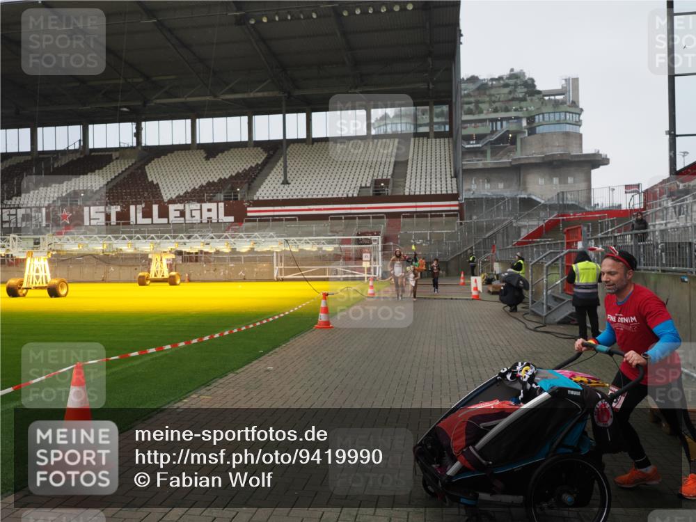 07.12.2025 - St. Pauli X-Mass-Run No. 15 Fabian Wolf http://msf.ph/oto/9419990 07.12.2025 11:35:56 Ziel 311, 728, 1960, 1962, 2902, 2962, 3109, 4816, 4823 meine-sportfotos.de