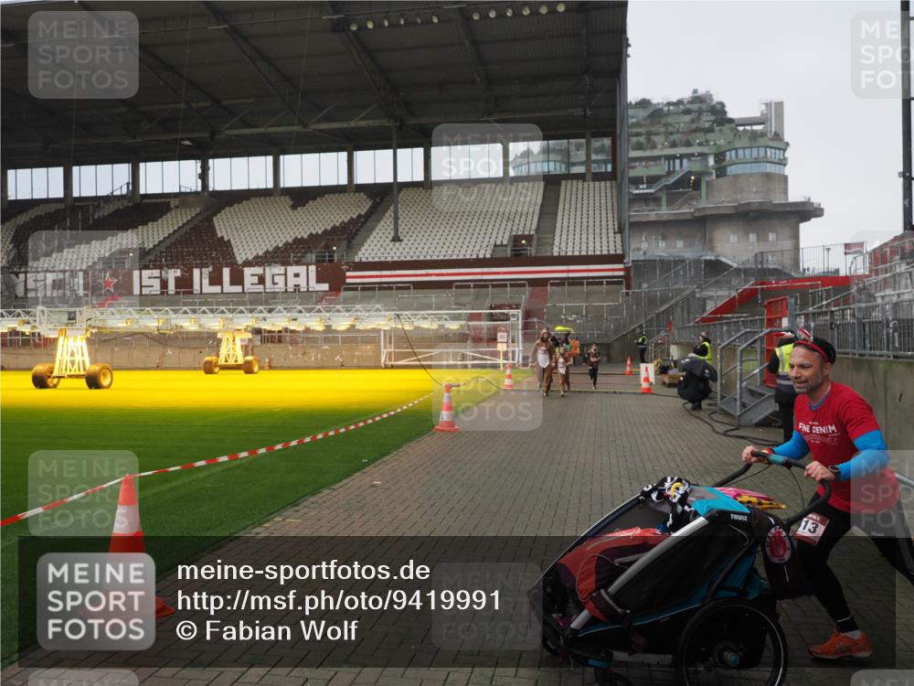 07.12.2025 - St. Pauli X-Mass-Run No. 15 Fabian Wolf http://msf.ph/oto/9419991 07.12.2025 11:35:57 Ziel 311, 728, 1960, 1962, 2902, 3109, 4816, 4823 meine-sportfotos.de