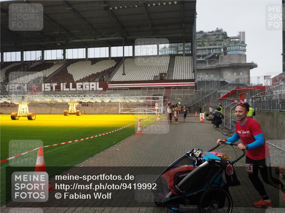 07.12.2025 - St. Pauli X-Mass-Run No. 15 Fabian Wolf http://msf.ph/oto/9419992 07.12.2025 11:35:57 Ziel 311, 728, 1960, 1962, 2902, 3109, 4816, 4823 meine-sportfotos.de
