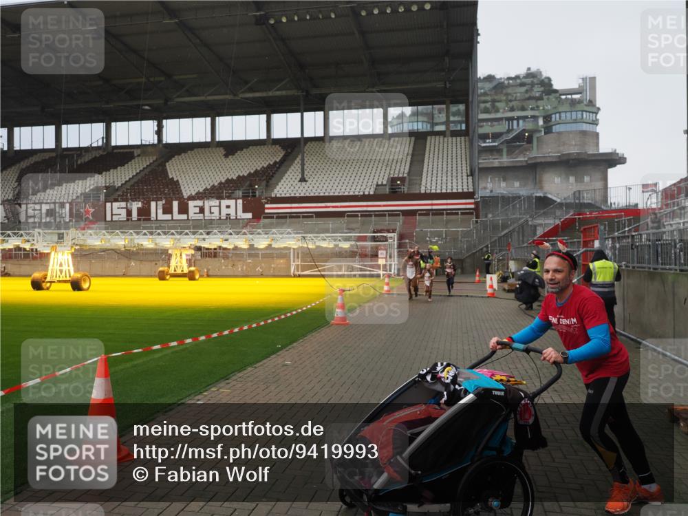07.12.2025 - St. Pauli X-Mass-Run No. 15 Fabian Wolf http://msf.ph/oto/9419993 07.12.2025 11:35:57 Ziel 311, 728, 1960, 1962, 2902, 3109, 4816, 4823 meine-sportfotos.de