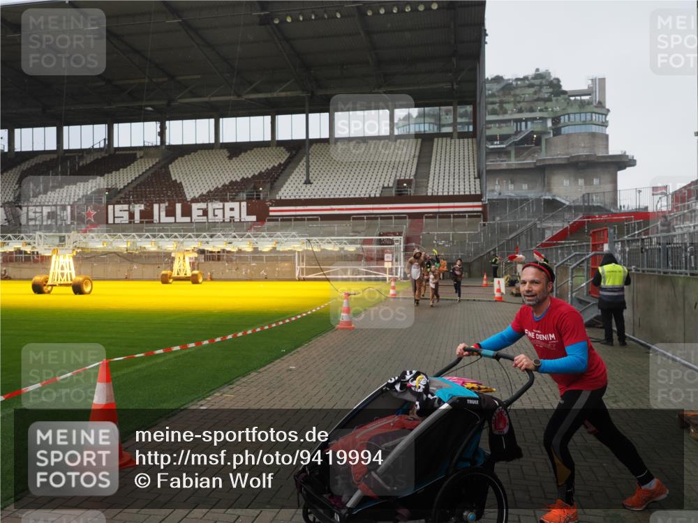 07.12.2025 - St. Pauli X-Mass-Run No. 15 Fabian Wolf http://msf.ph/oto/9419994 07.12.2025 11:35:57 Ziel 311, 728, 1960, 1962, 2902, 3109, 4816, 4823 meine-sportfotos.de