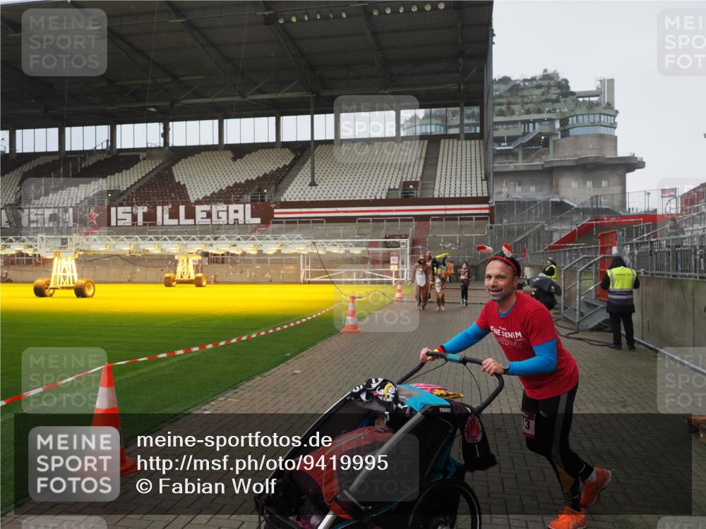 07.12.2025 - St. Pauli X-Mass-Run No. 15 Fabian Wolf http://msf.ph/oto/9419995 07.12.2025 11:35:57 Ziel 311, 728, 1960, 1962, 2902, 3109, 4816, 4823 meine-sportfotos.de