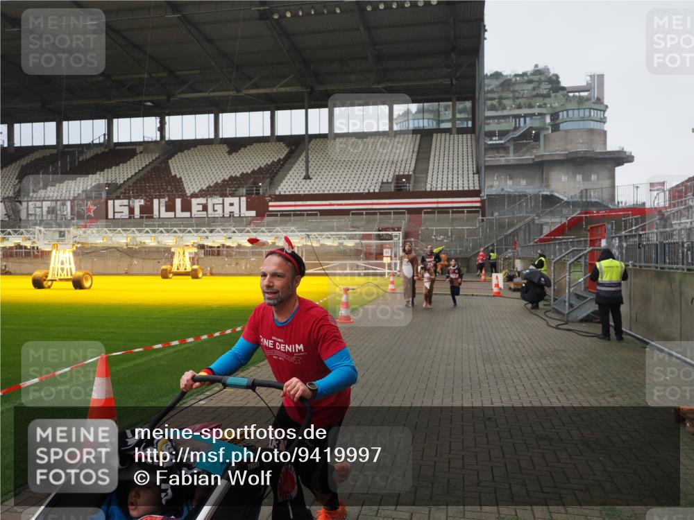 07.12.2025 - St. Pauli X-Mass-Run No. 15 Fabian Wolf http://msf.ph/oto/9419997 07.12.2025 11:35:58 Ziel 311, 728, 1960, 1962, 3109, 4816, 4823 meine-sportfotos.de