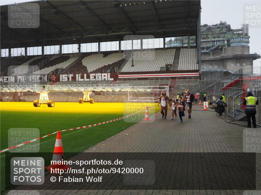 07.12.2025 - St. Pauli X-Mass-Run No. 15 Fabian Wolf http://msf.ph/oto/9420000 07.12.2025 11:36:00 Ziel 311, 728, 1960, 1962, 3109, 4816, 4823 meine-sportfotos.de