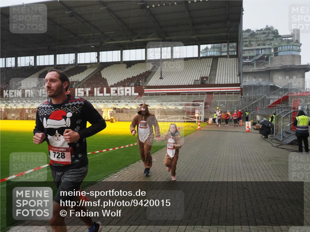 07.12.2025 - St. Pauli X-Mass-Run No. 15 Fabian Wolf http://msf.ph/oto/9420015 07.12.2025 11:36:03 Ziel 311, 728, 2316, 3109 meine-sportfotos.de