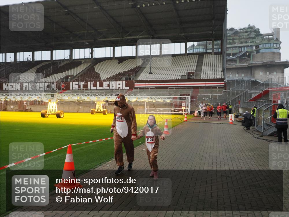 07.12.2025 - St. Pauli X-Mass-Run No. 15 Fabian Wolf http://msf.ph/oto/9420017 07.12.2025 11:36:03 Ziel 311, 728, 2316, 3109 meine-sportfotos.de