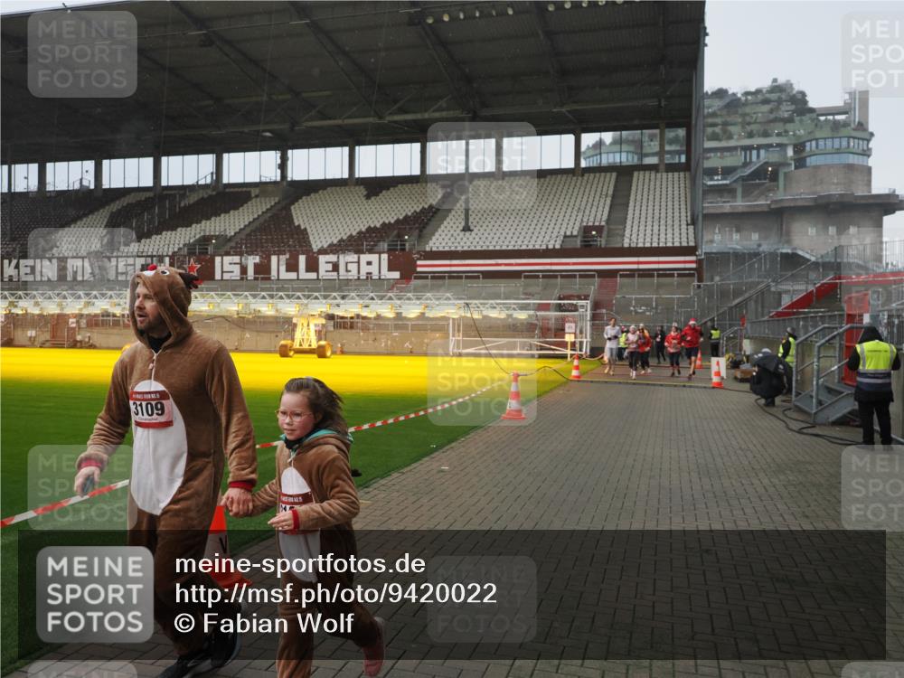 07.12.2025 - St. Pauli X-Mass-Run No. 15 Fabian Wolf http://msf.ph/oto/9420022 07.12.2025 11:36:04 Ziel 311, 728, 2183, 2310, 2316, 3109, 3614, 3653 meine-sportfotos.de