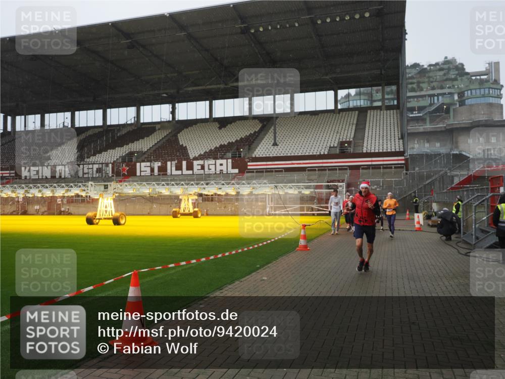 07.12.2025 - St. Pauli X-Mass-Run No. 15 Fabian Wolf http://msf.ph/oto/9420024 07.12.2025 11:36:08 Ziel 311, 728, 1792, 2183, 2310, 2316, 2907, 3109, 3610, 3612, 3614, 3653 meine-sportfotos.de