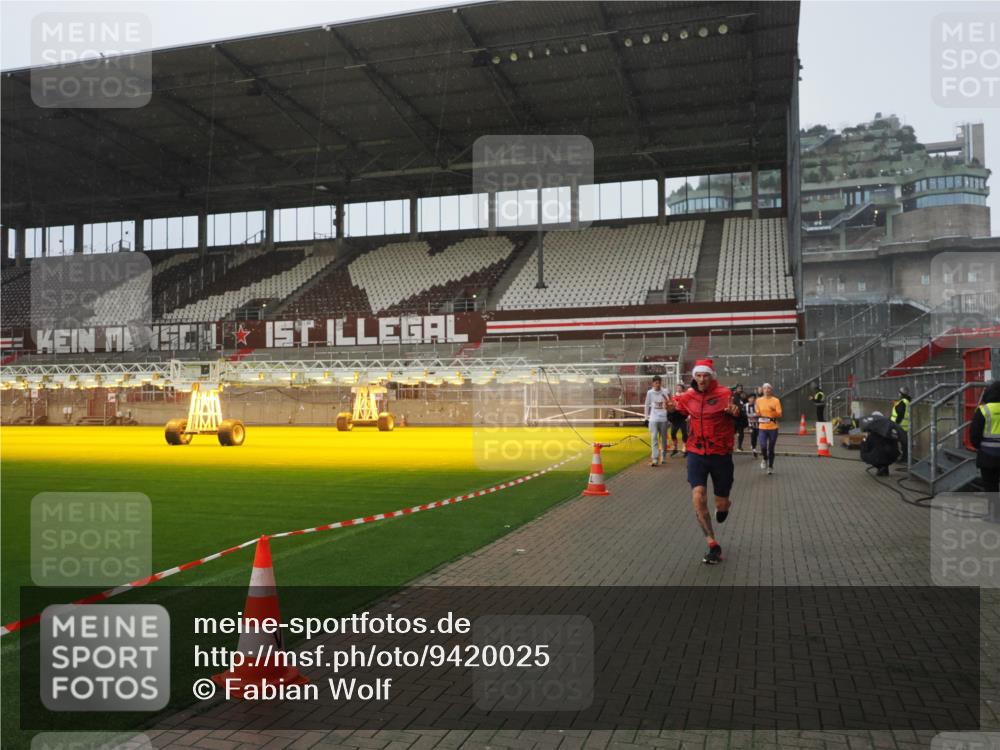 07.12.2025 - St. Pauli X-Mass-Run No. 15 Fabian Wolf http://msf.ph/oto/9420025 07.12.2025 11:36:08 Ziel 311, 728, 1792, 2183, 2310, 2316, 2907, 3109, 3610, 3612, 3614, 3653 meine-sportfotos.de