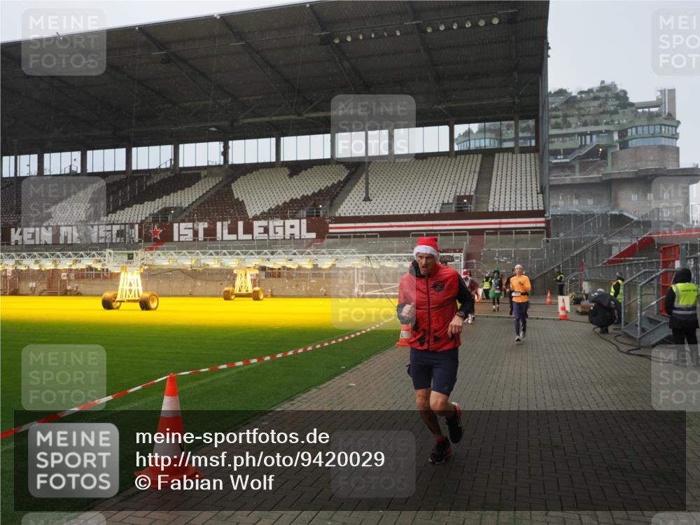 07.12.2025 - St. Pauli X-Mass-Run No. 15 Fabian Wolf http://msf.ph/oto/9420029 07.12.2025 11:36:09 Ziel 311, 728, 1792, 2183, 2310, 2316, 2907, 3109, 3610, 3612, 3614, 3653 meine-sportfotos.de