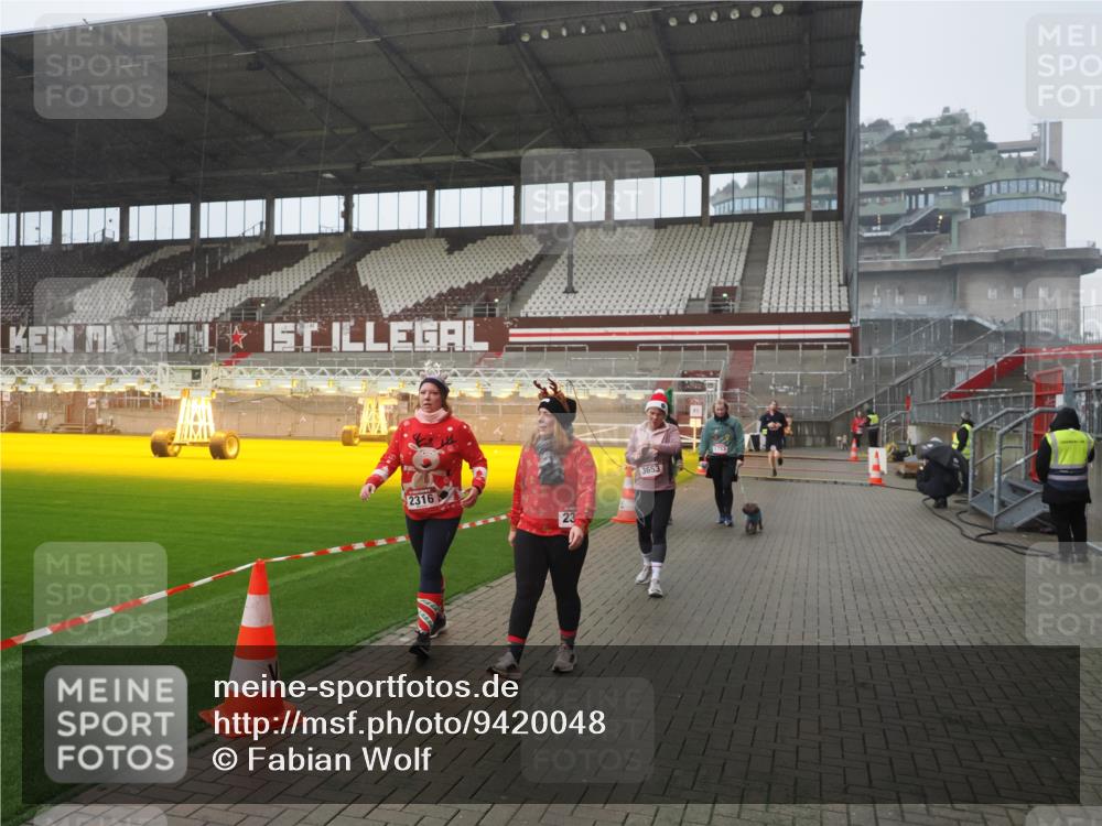 07.12.2025 - St. Pauli X-Mass-Run No. 15 Fabian Wolf http://msf.ph/oto/9420048 07.12.2025 11:36:21 Ziel 1753, 1792, 2183, 2310, 2316, 2907, 3610, 3612, 3614, 3653, 3826 meine-sportfotos.de