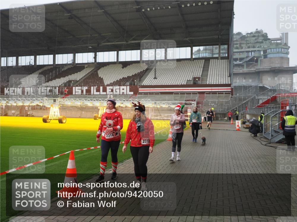 07.12.2025 - St. Pauli X-Mass-Run No. 15 Fabian Wolf http://msf.ph/oto/9420050 07.12.2025 11:36:21 Ziel 1753, 1792, 2183, 2310, 2316, 2907, 3610, 3612, 3614, 3653, 3826 meine-sportfotos.de