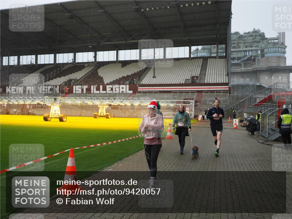 07.12.2025 - St. Pauli X-Mass-Run No. 15 Fabian Wolf http://msf.ph/oto/9420057 07.12.2025 11:36:24 Ziel 1753, 1792, 2183, 2310, 2907, 3610, 3612, 3614, 3653, 3826 meine-sportfotos.de