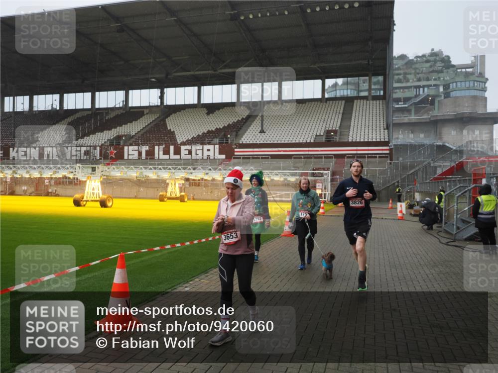 07.12.2025 - St. Pauli X-Mass-Run No. 15 Fabian Wolf http://msf.ph/oto/9420060 07.12.2025 11:36:24 Ziel 1753, 1792, 2183, 2310, 2907, 3610, 3612, 3614, 3653, 3826 meine-sportfotos.de