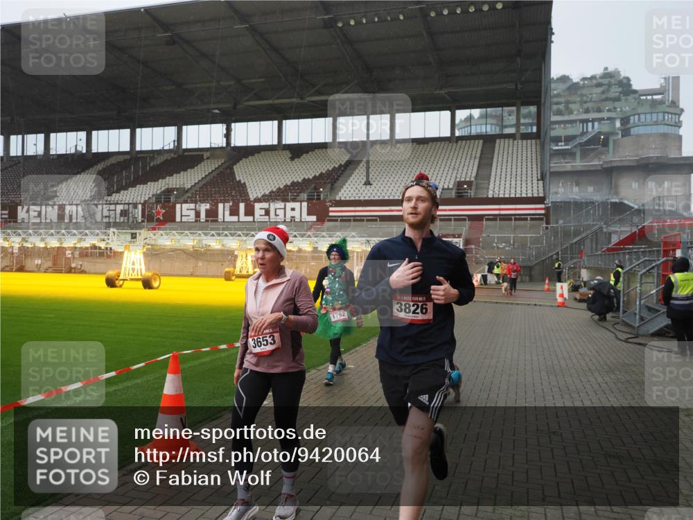 07.12.2025 - St. Pauli X-Mass-Run No. 15 Fabian Wolf http://msf.ph/oto/9420064 07.12.2025 11:36:25 Ziel 1753, 1792, 2907, 3610, 3612, 3826, 4628 meine-sportfotos.de