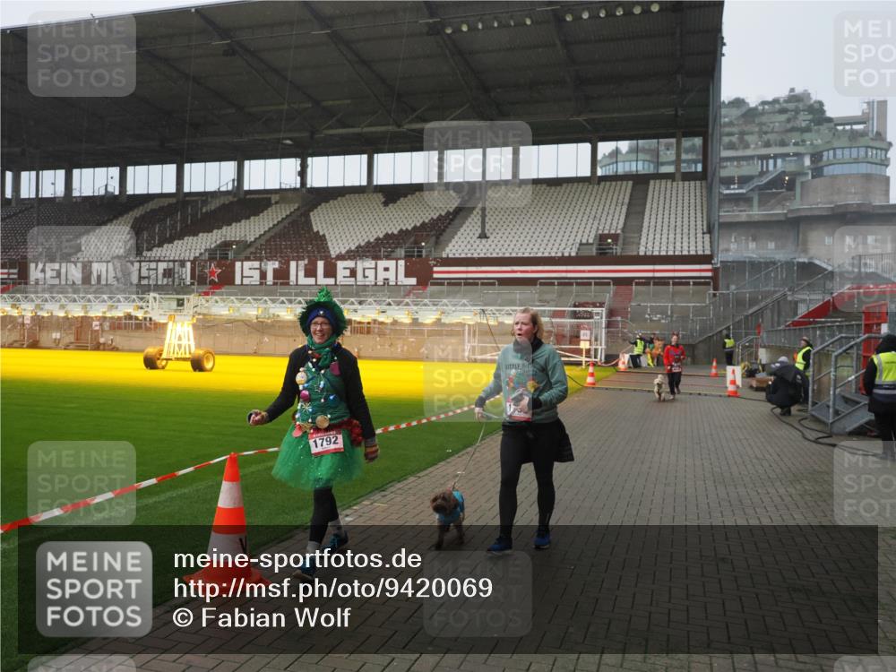 07.12.2025 - St. Pauli X-Mass-Run No. 15 Fabian Wolf http://msf.ph/oto/9420069 07.12.2025 11:36:27 Ziel 1753, 1792, 3610, 3826, 4628 meine-sportfotos.de