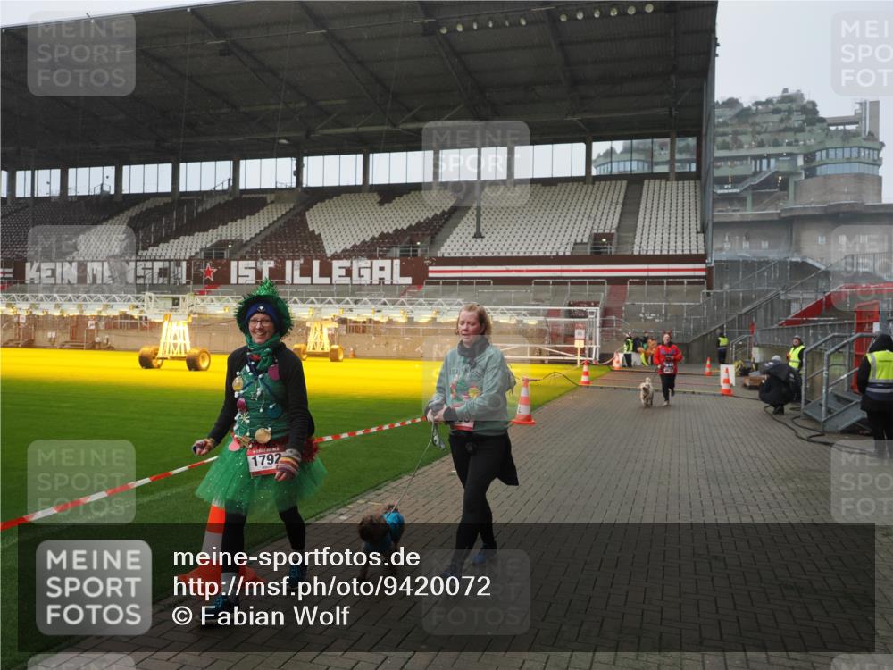 07.12.2025 - St. Pauli X-Mass-Run No. 15 Fabian Wolf http://msf.ph/oto/9420072 07.12.2025 11:36:28 Ziel 1753, 1792, 3826, 4628 meine-sportfotos.de