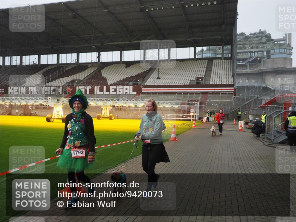 07.12.2025 - St. Pauli X-Mass-Run No. 15 Fabian Wolf http://msf.ph/oto/9420073 07.12.2025 11:36:28 Ziel 1753, 1792, 3826, 4628 meine-sportfotos.de