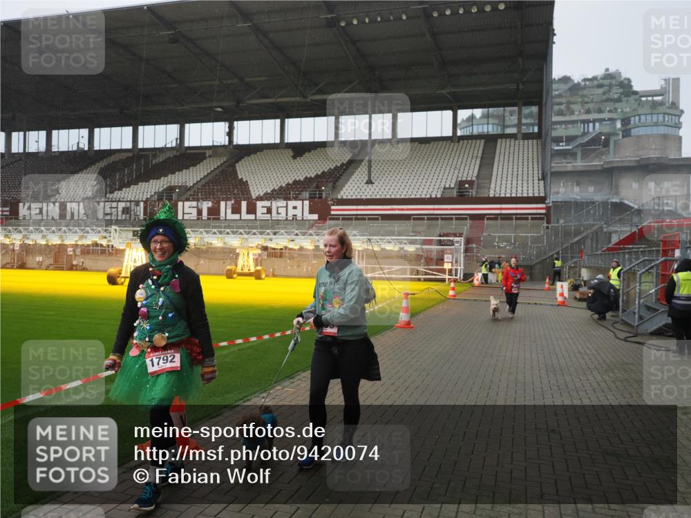 07.12.2025 - St. Pauli X-Mass-Run No. 15 Fabian Wolf http://msf.ph/oto/9420074 07.12.2025 11:36:28 Ziel 1753, 1792, 3826, 4628 meine-sportfotos.de
