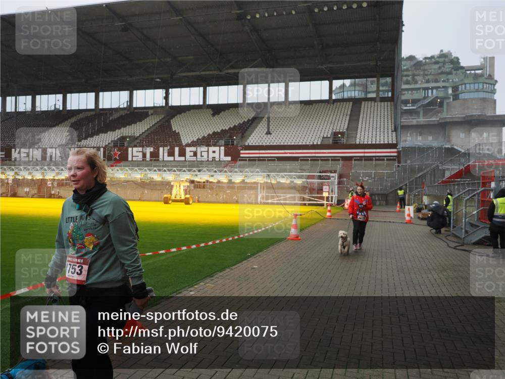 07.12.2025 - St. Pauli X-Mass-Run No. 15 Fabian Wolf http://msf.ph/oto/9420075 07.12.2025 11:36:30 Ziel 1753, 3826, 4628 meine-sportfotos.de